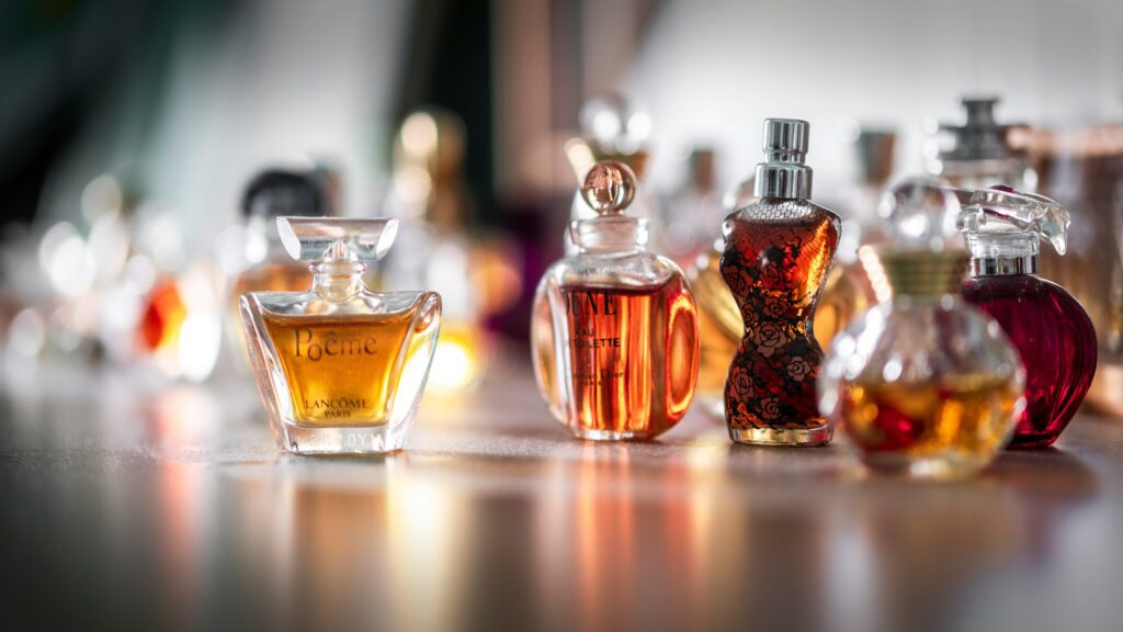 an image of different kinds of perfumes that separates them by the concentration as EDP,EDT and parfum