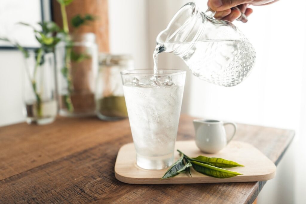 Foods That Make Your Body Odor Good 25 An image of a Jug of water in which the water is being poured