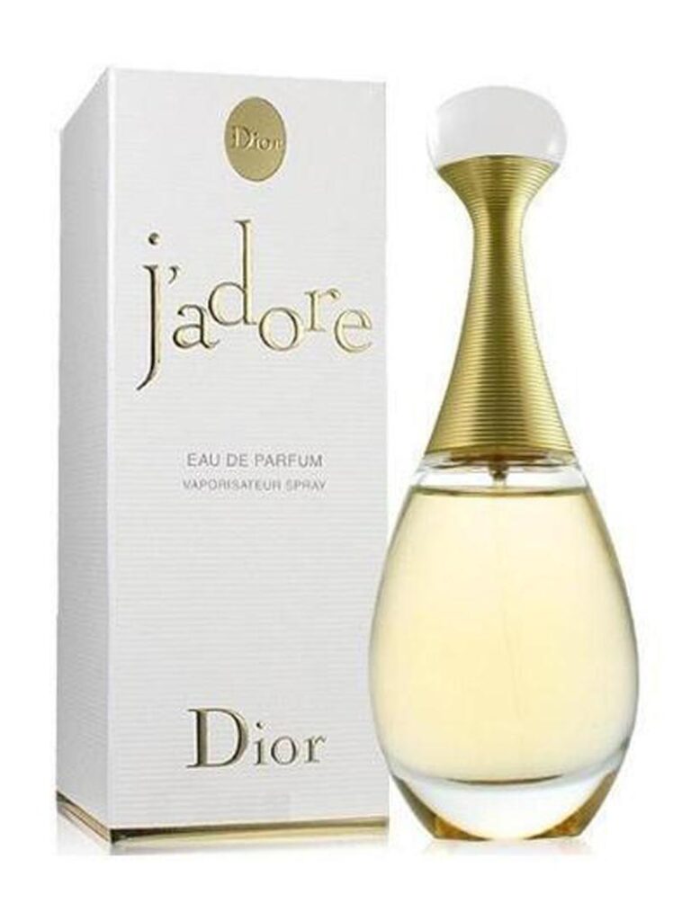Rihanna Becomes The New Face Of J’Adore By Dior 19 An image of iconic Dior Jadore perfume with its box