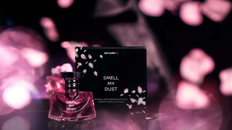 An image of Nissan smell my dust perfume with its box