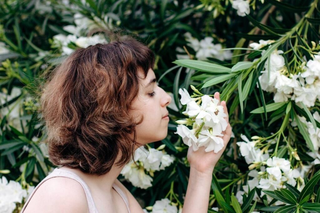 The Best Smelling Flowers Found In Perfumes 20 An image of a woman with jasmine flowers