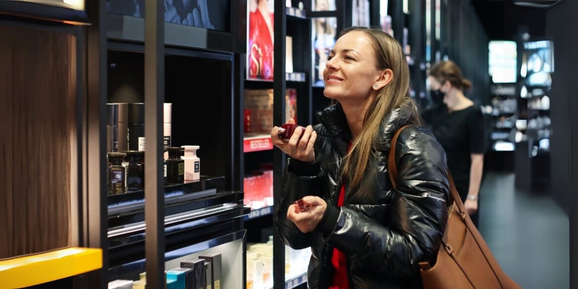 testers-and-perfumes An image of a woman spraying a tester perfume