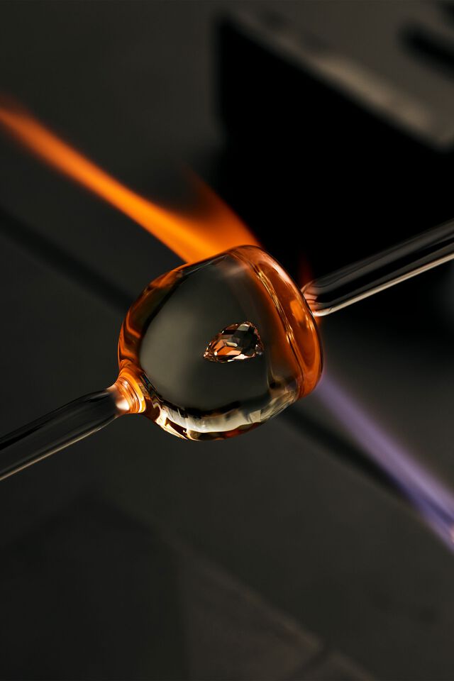 Dior J’Adore Diamonds of Dreams: Propose with A Perfume 23 An image of the design of the diamond from the perfume diamond of dreams