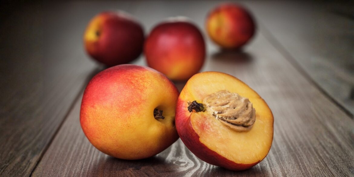 An image of nectarines