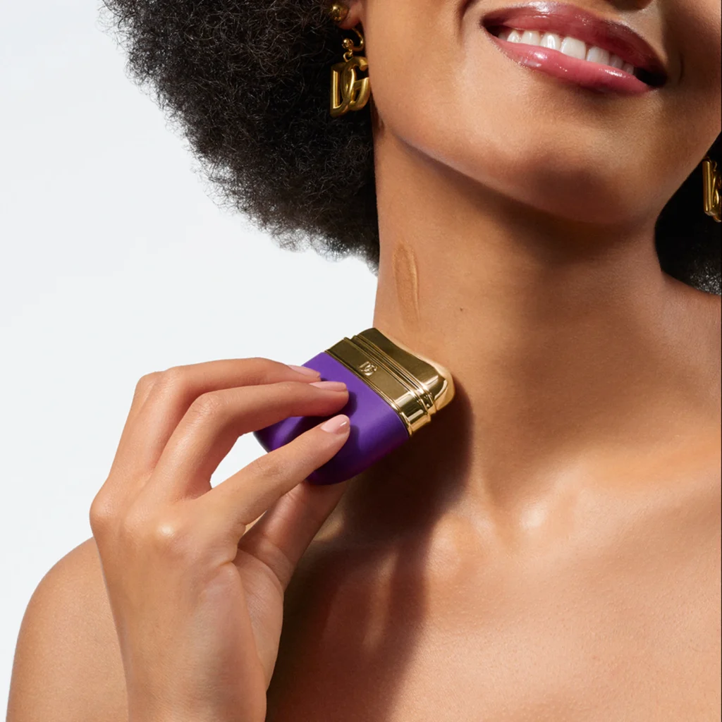 Dolce & Gabbana’s New Invention: Alcohol Free Perfume Gels 23 An image of a girl using D&G alcohol free perfume on her neck