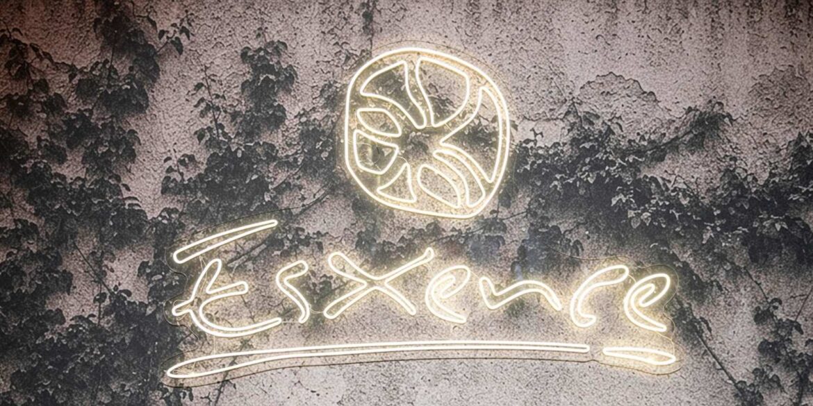 An image of the esxence perfume exhibition logo